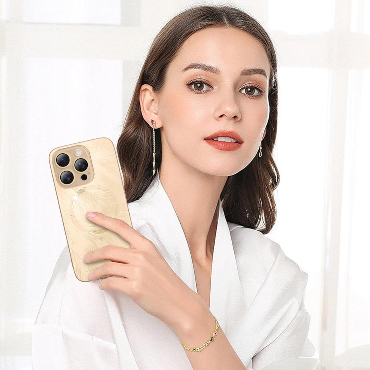 Husa de Protectie Pentru iPhone  MagSafe, model cu efect 3D tip Pana, design elegant si protectie completa inclusiv Lentile impotriva socurilor si zgarieturilor